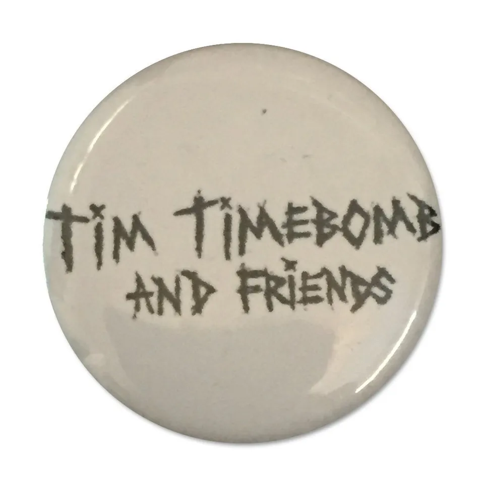 tim-timebomb-logo-button-wei-anstecker-1-zoll image 1
