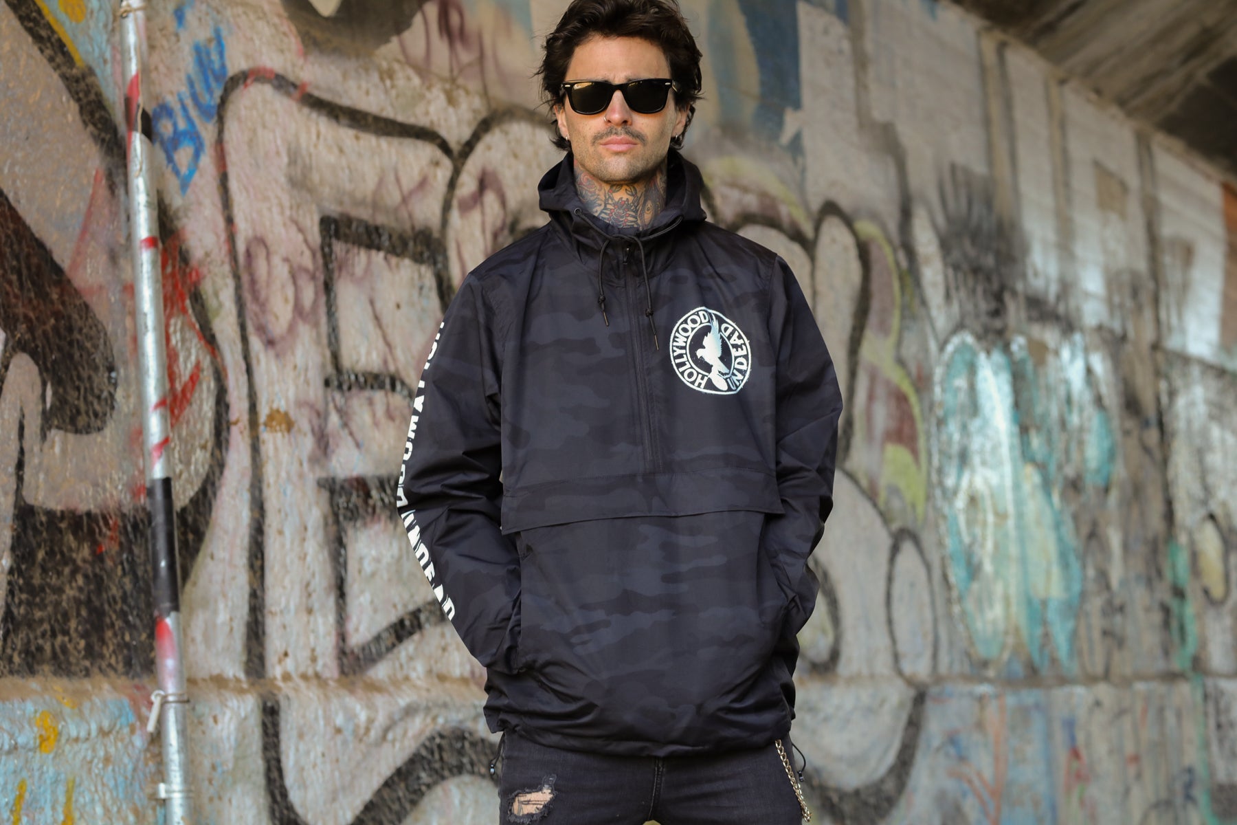 hollywood-undead-jackets-circle-logo-anorak-jacke-black-camo-wasserdicht image 4