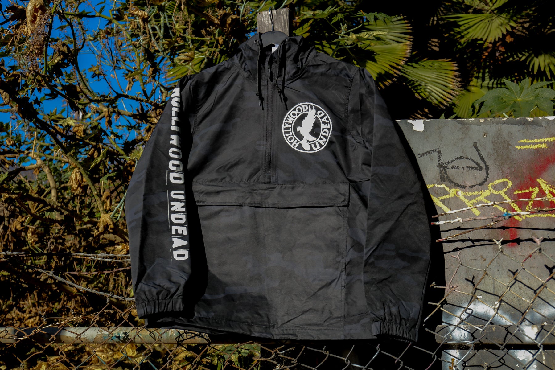 hollywood-undead-jackets-circle-logo-anorak-jacke-black-camo-wasserdicht image 8