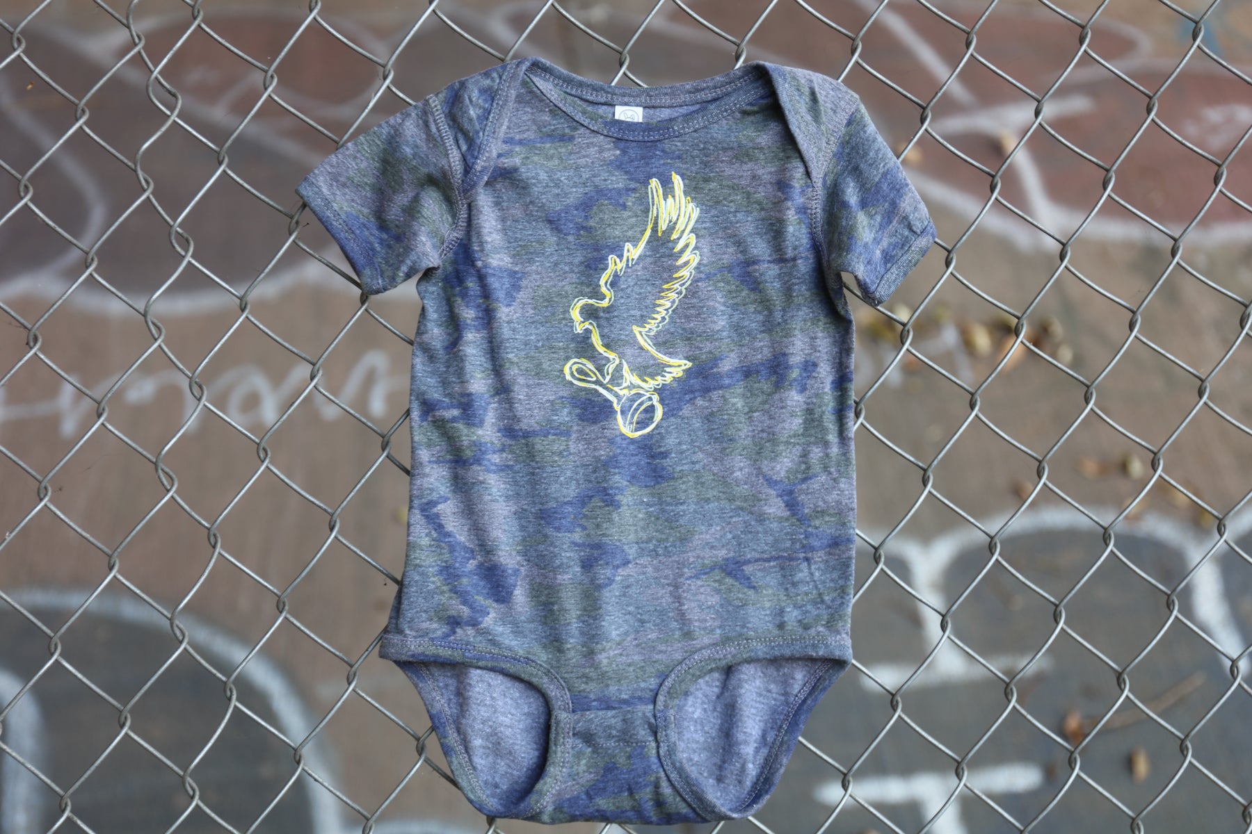 hollywood-undead-dove-rattle-babybody-vintage-camo-neugeborene-baumwolle image 3