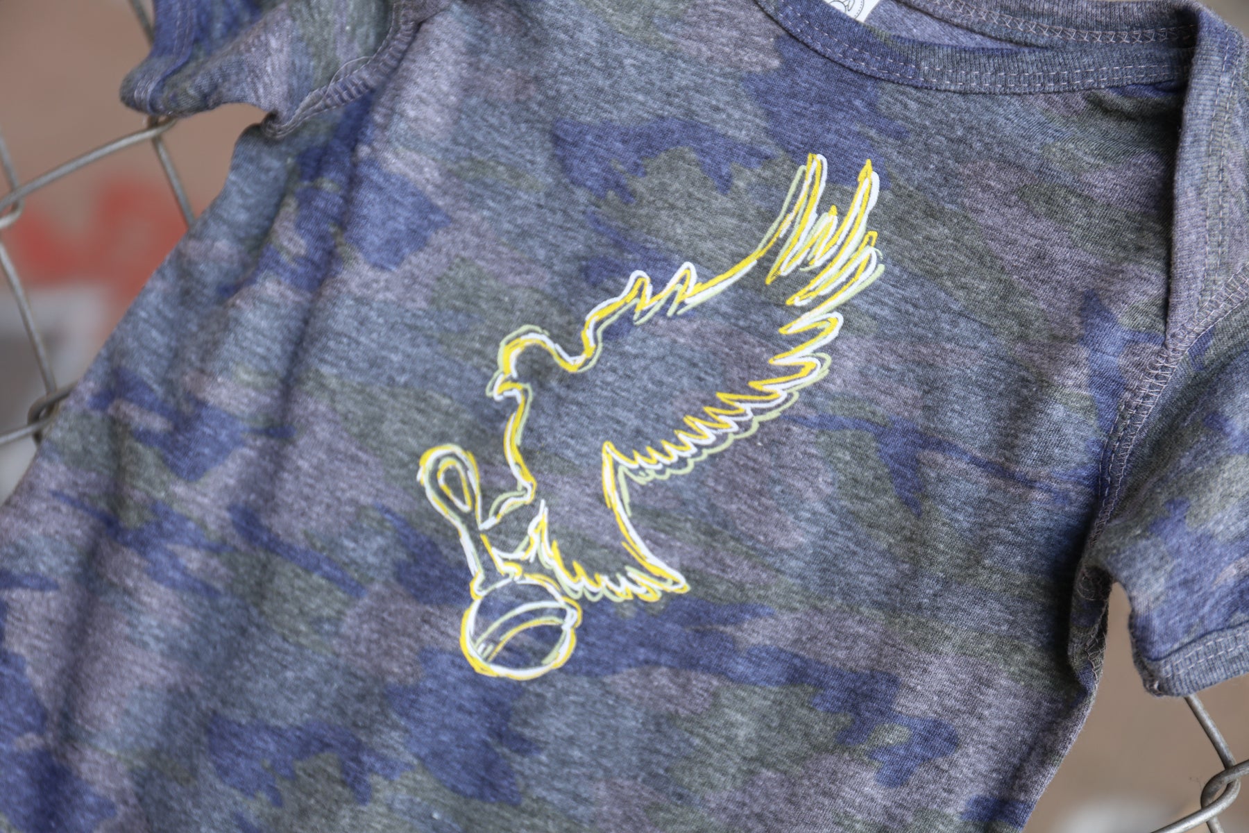 hollywood-undead-dove-rattle-babybody-vintage-camo-neugeborene-baumwolle image 2