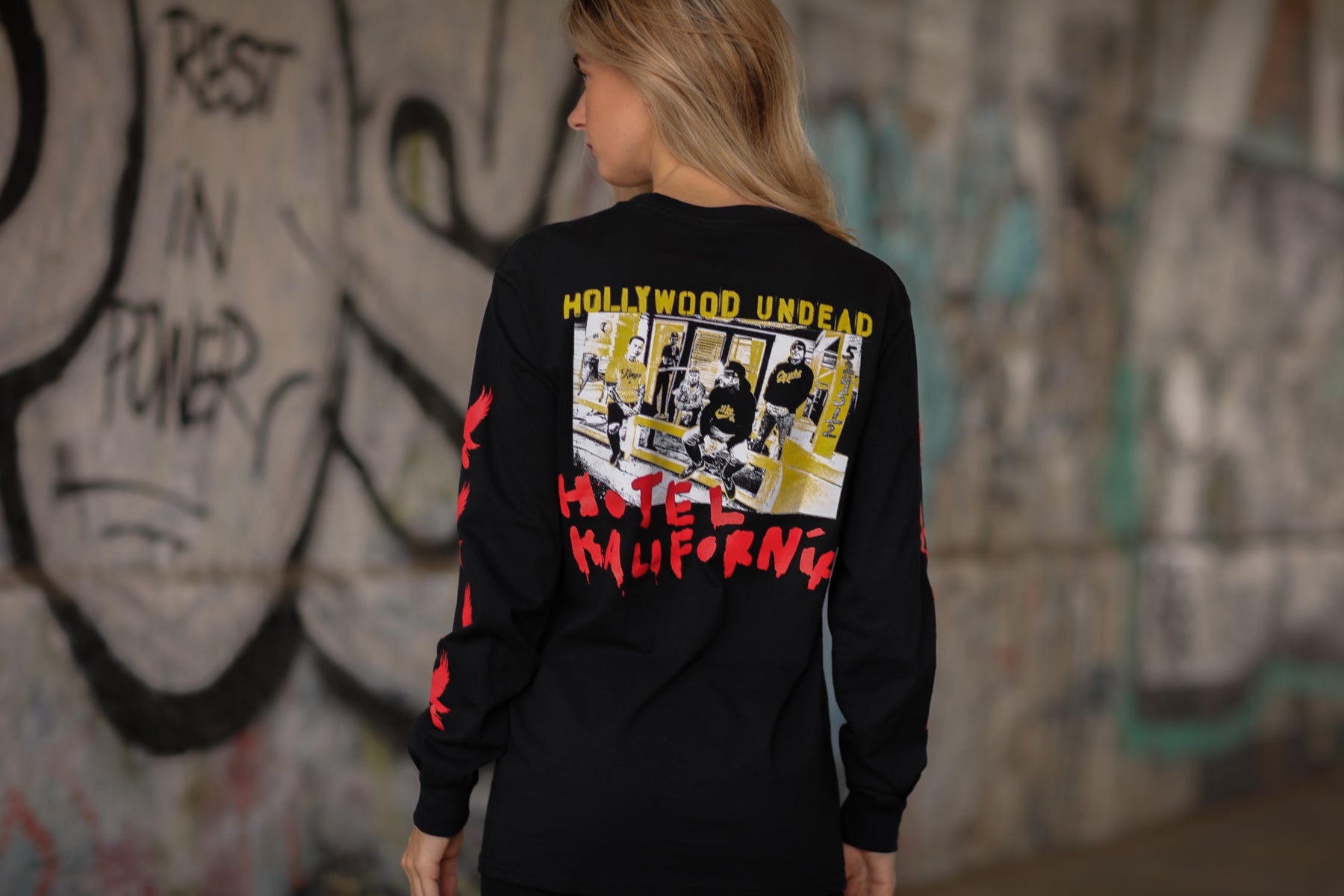 hollywood-undead-hotel-kalifornia-group-photo-longsleeve-schwarz image 3
