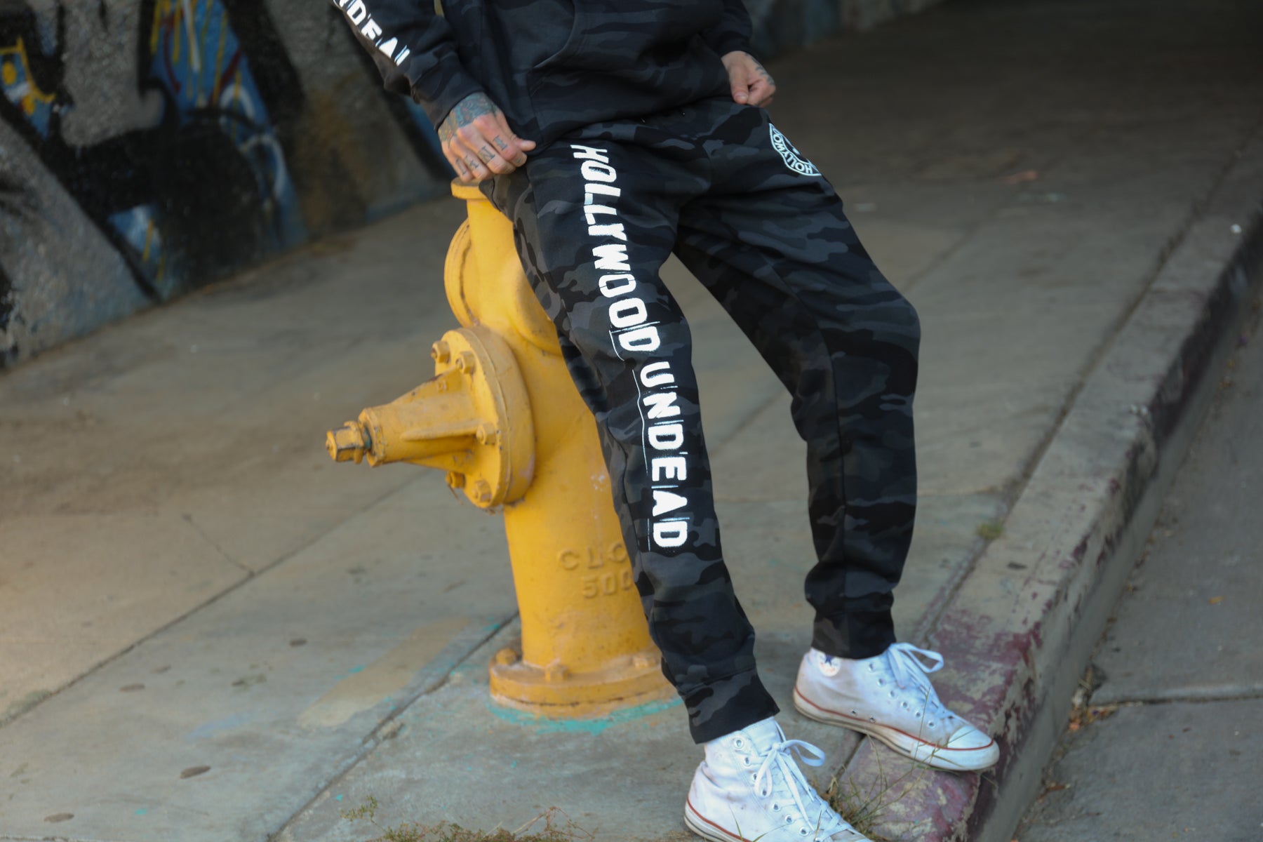 hollywood-undead-hotel-kalifornia-sweatpants-black-camo-baumwolle image 2