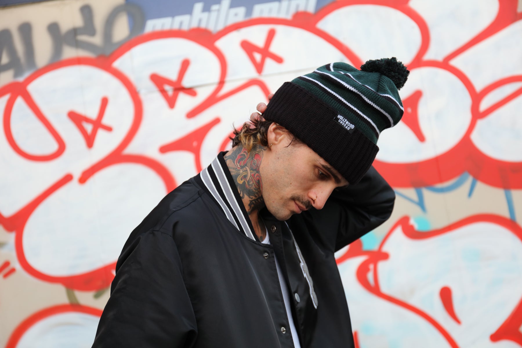 hollywood-undead-d-g-pom-beanie-m-tze-mit-bommel image 2