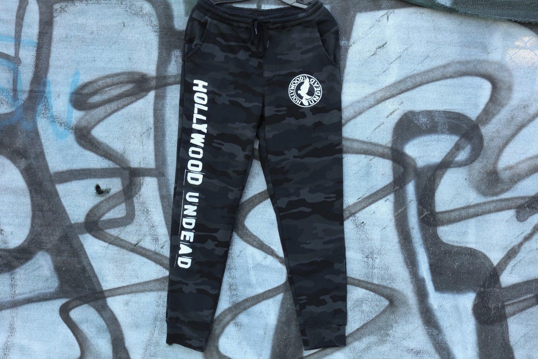 hollywood-undead-hotel-kalifornia-sweatpants-black-camo-baumwolle image 5