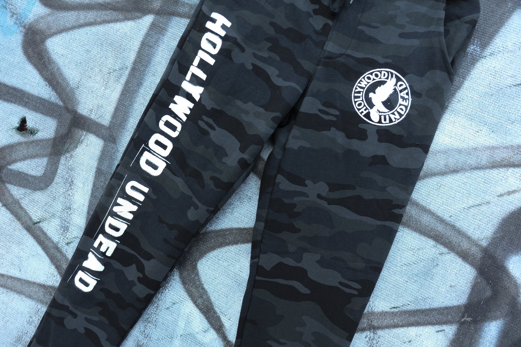hollywood-undead-hotel-kalifornia-sweatpants-black-camo-baumwolle image 6
