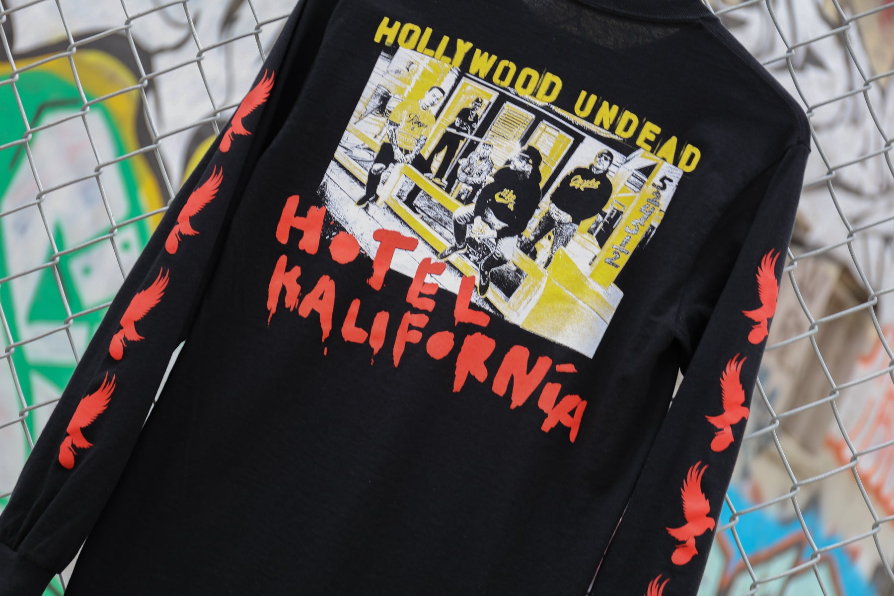 hollywood-undead-hotel-kalifornia-group-photo-longsleeve-schwarz image 5